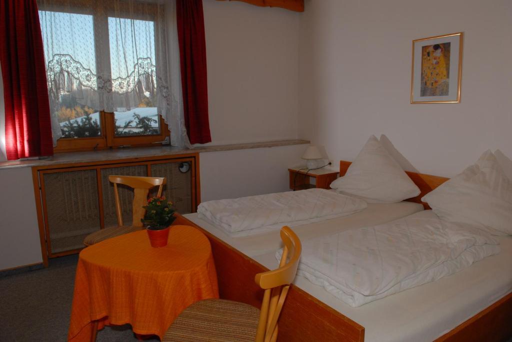 Hotel Gasthof Zum Neubau Kisslegg Room photo
